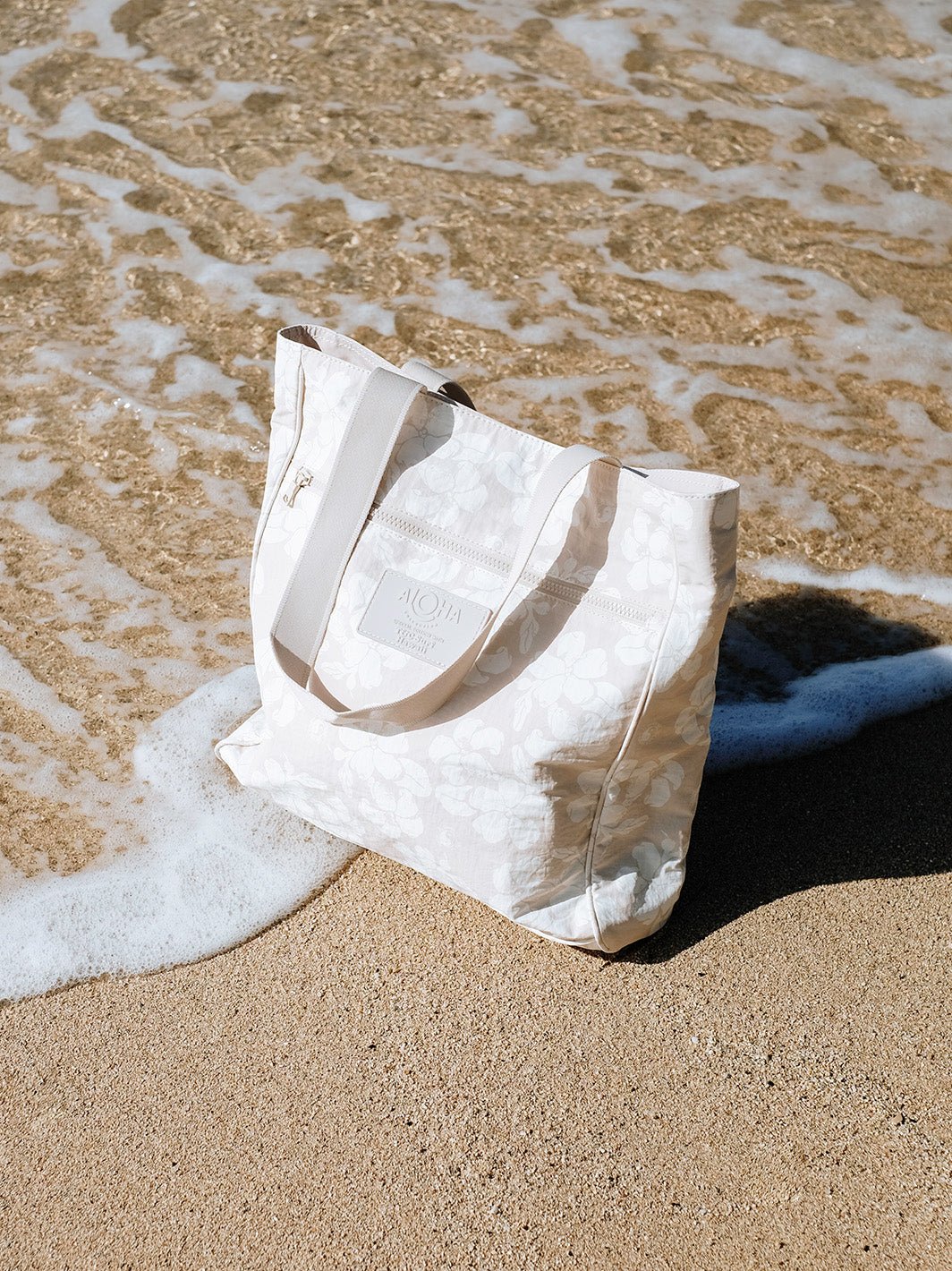 Aloha Collection Puakenikeni Distressed Daily Tote - Image 4