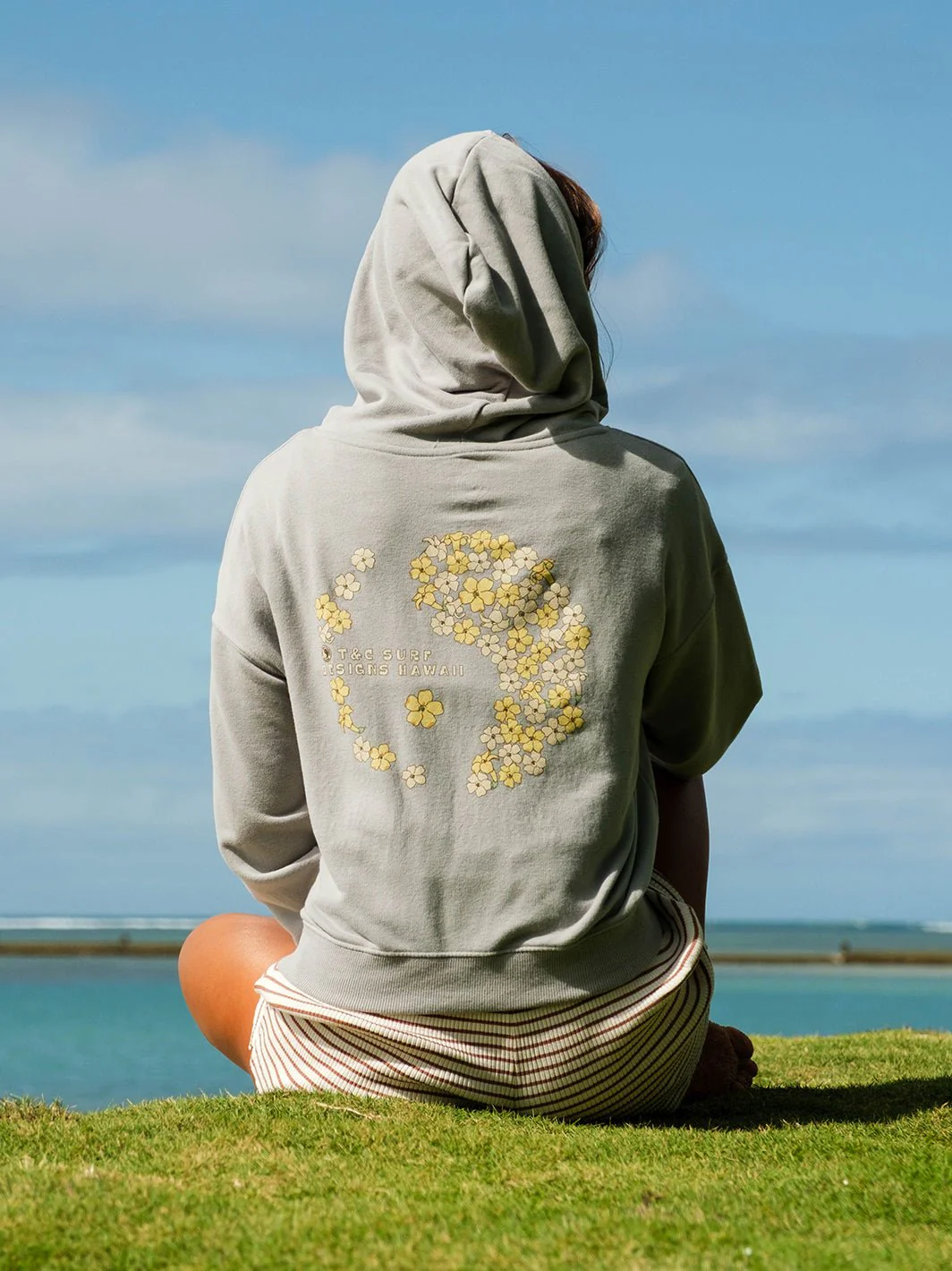 Puakenikeni Logo Pullover Hoodie - Image 3